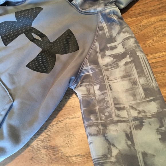 Under armour hoodie (youth small) - Picture 3 of 3